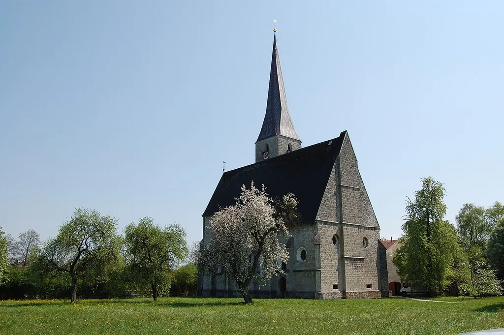 Die Katholische Filialkirche hl. Valenti in Haselbach 9 in Braunau am Inn (Oberösterreich). This media shows the protected monument with ObjektID 49141 in Austria. (Commons, de, Wikidata)
