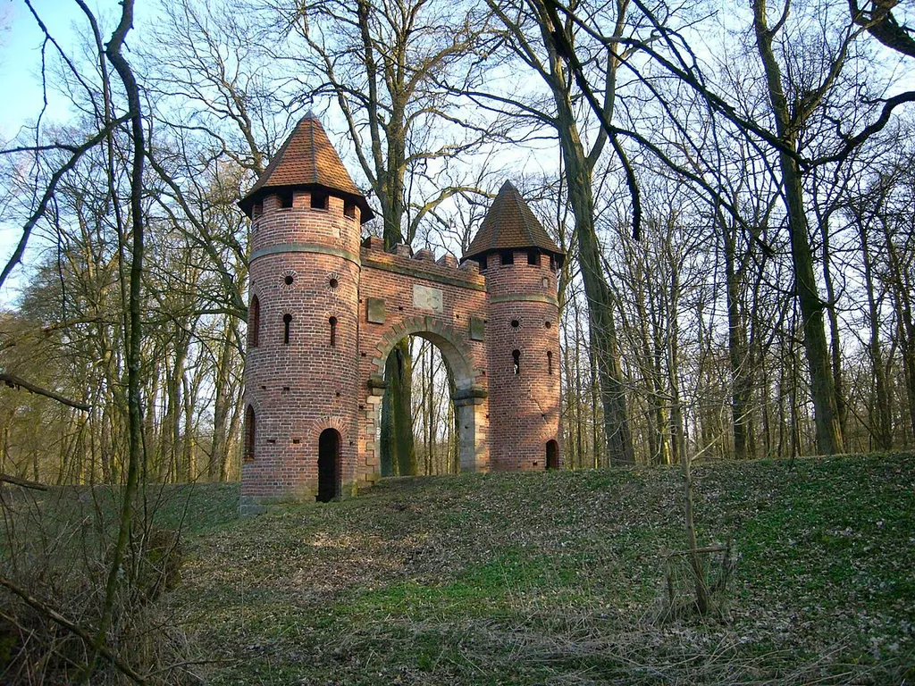 Sieglitzer Berg, Neugotisches Burgtor