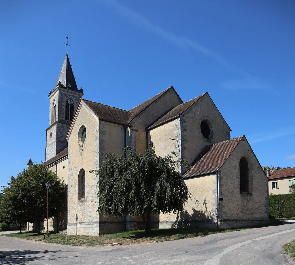 Extérieur de l'église Saint-Valérien de Mâlain (21).