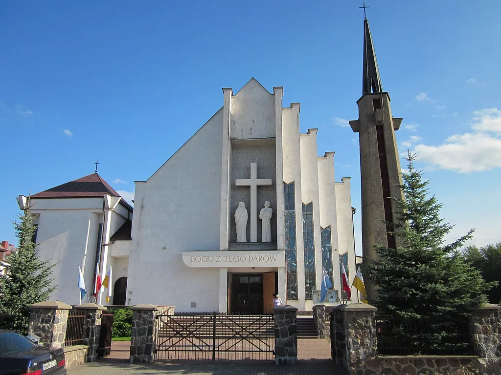 Kościół pw. NMP Matki Miłosierdzia znajduje się przy ul. Kard. Stefana Wyszyńskiego 5. Dnia 26 czerwca 1983 r. odbyło się uroczyste położenie kamienia węgielnego pod budujący kościół . Pierwszym proboszczem został ks. Józef Lucjan Żyłowski.
