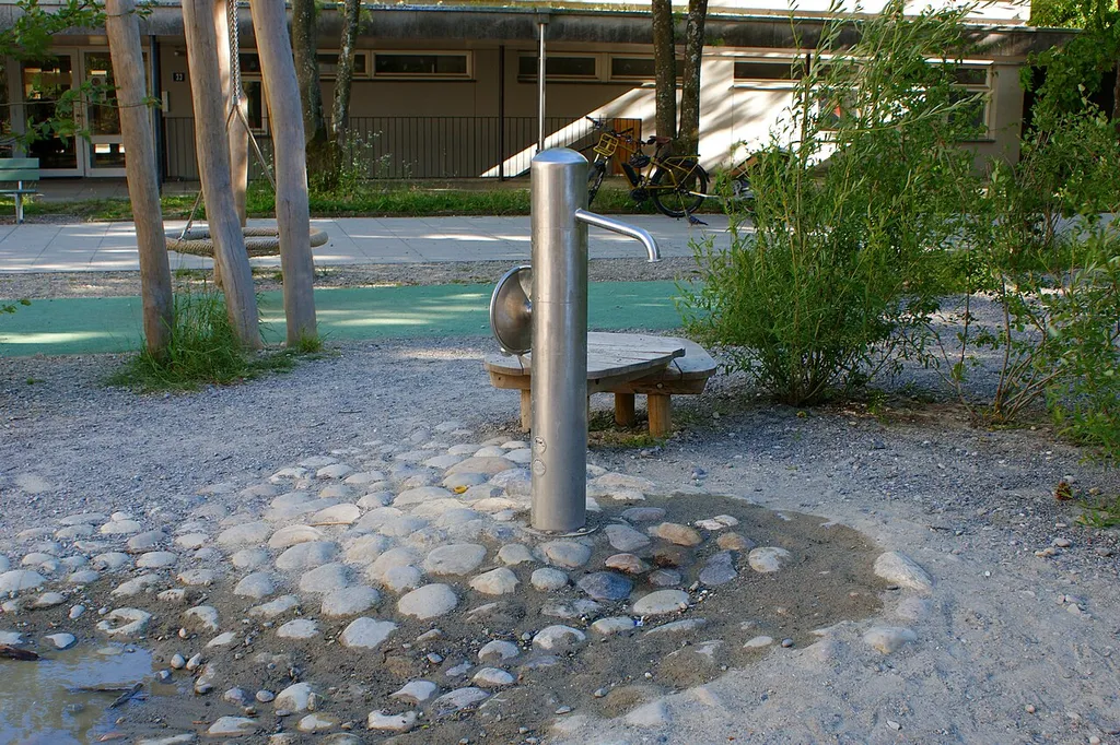 Spielbrunnen 1 Spielplatz Tscharnergut A