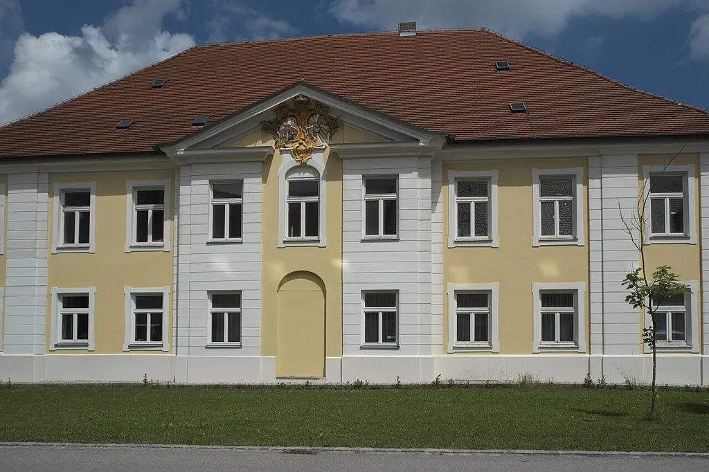 Schloss Spielberg, ehemalige Burg Spielberg in Oberschweinbach im Landkreis Fürstenfeldbruck (Bayern/Deutschland)