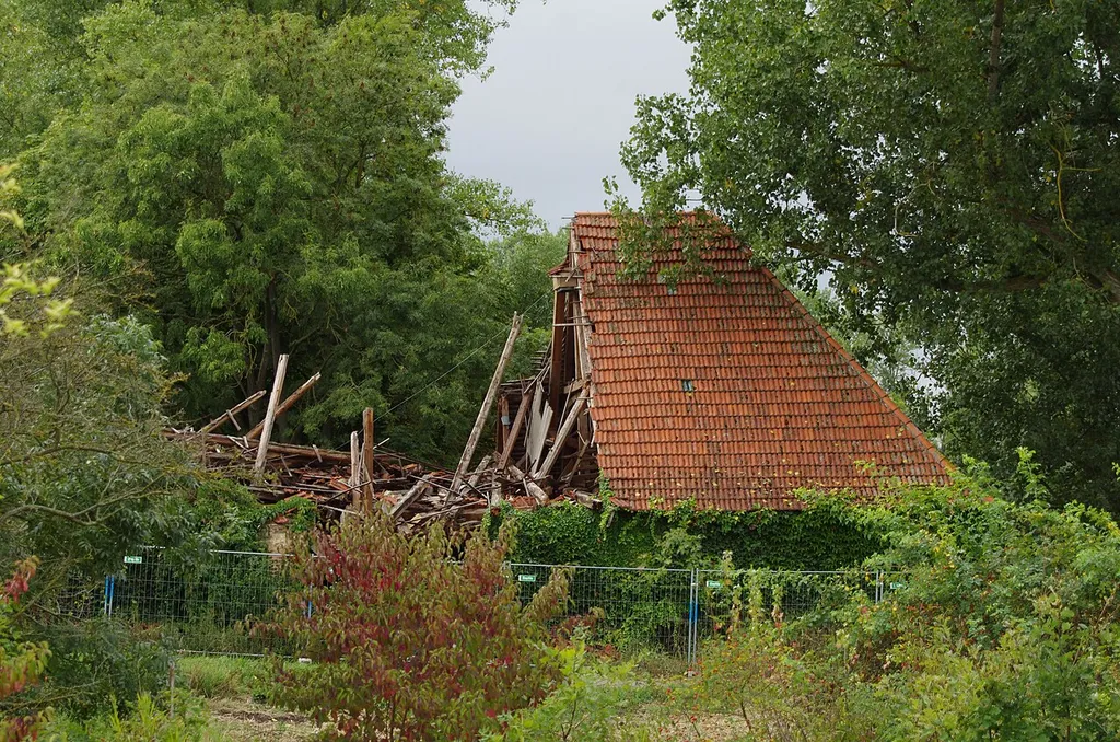 Ehemaliges Augustinerchorherrenstift Heidenfeld, Klostermühle kurz vor dem Abbruch 2013, Gemeinde Röthlein, Unterfranken, Deutschland