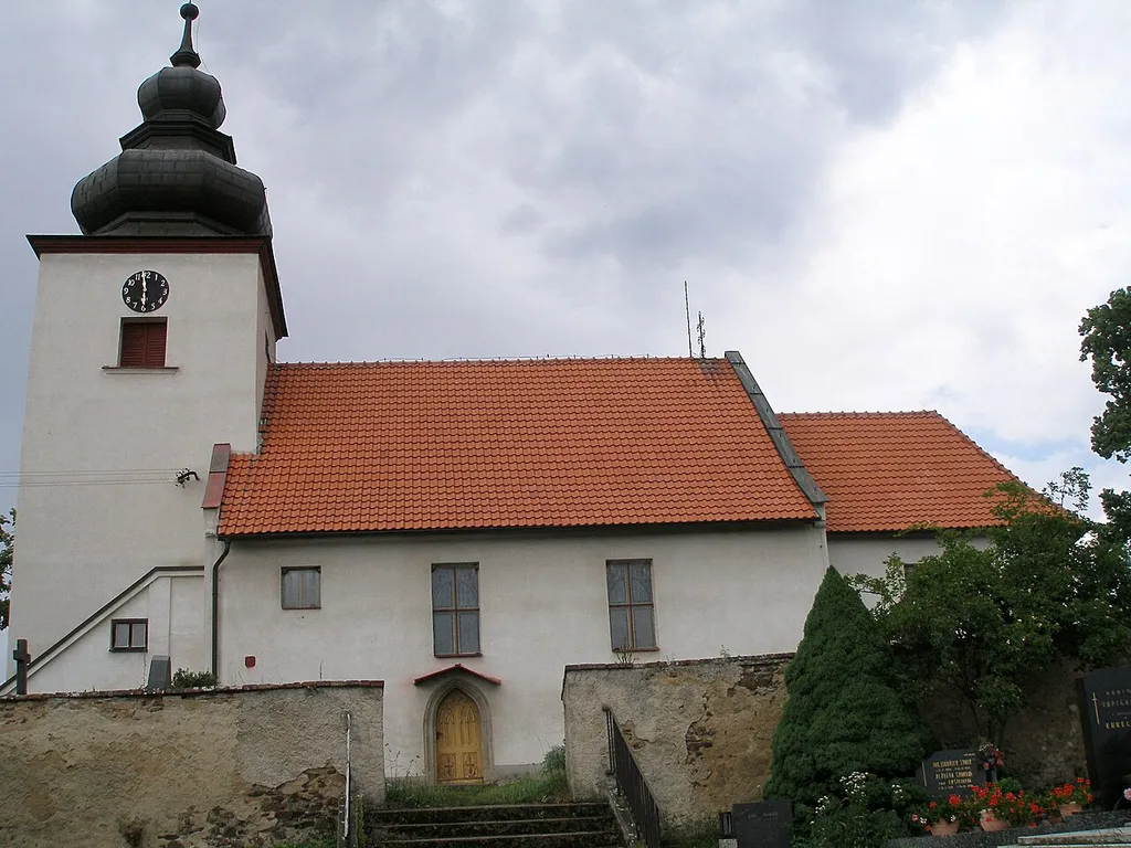 Souhern view of the church of the Visitation in Lašovice (Písek District)