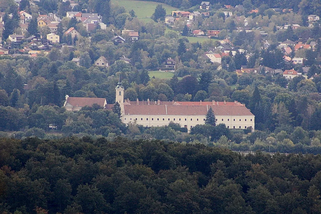 Das ehemalige Kloster Mariabrunn in Wien. Südansicht von der Hubertuswarte