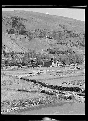 Settlement and monastery of Lhalung in Lhodrag.