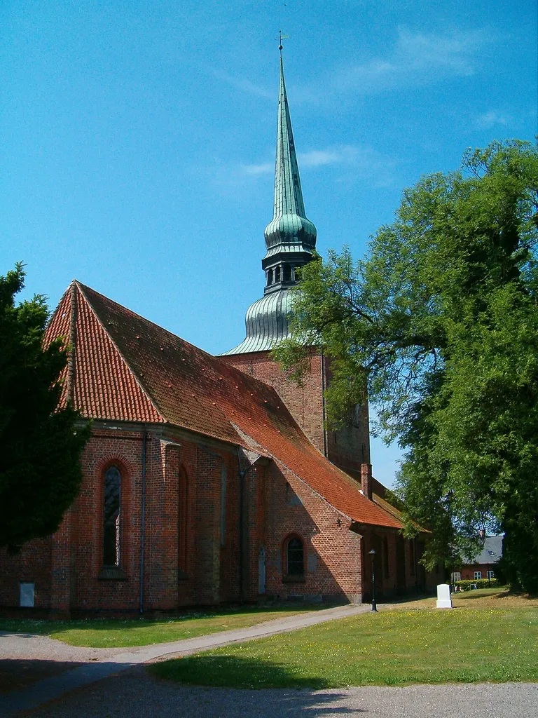 Nysted kirke fra øst Church of Nysted from the east Made by: Erik Damskier 21:32, 13 July 2006 (UTC)